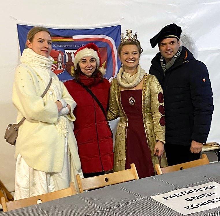 Auf dem Foto vlnr die Weiße Dame Martyna Piasecka, Magda Matelska, Angelika und Daniel