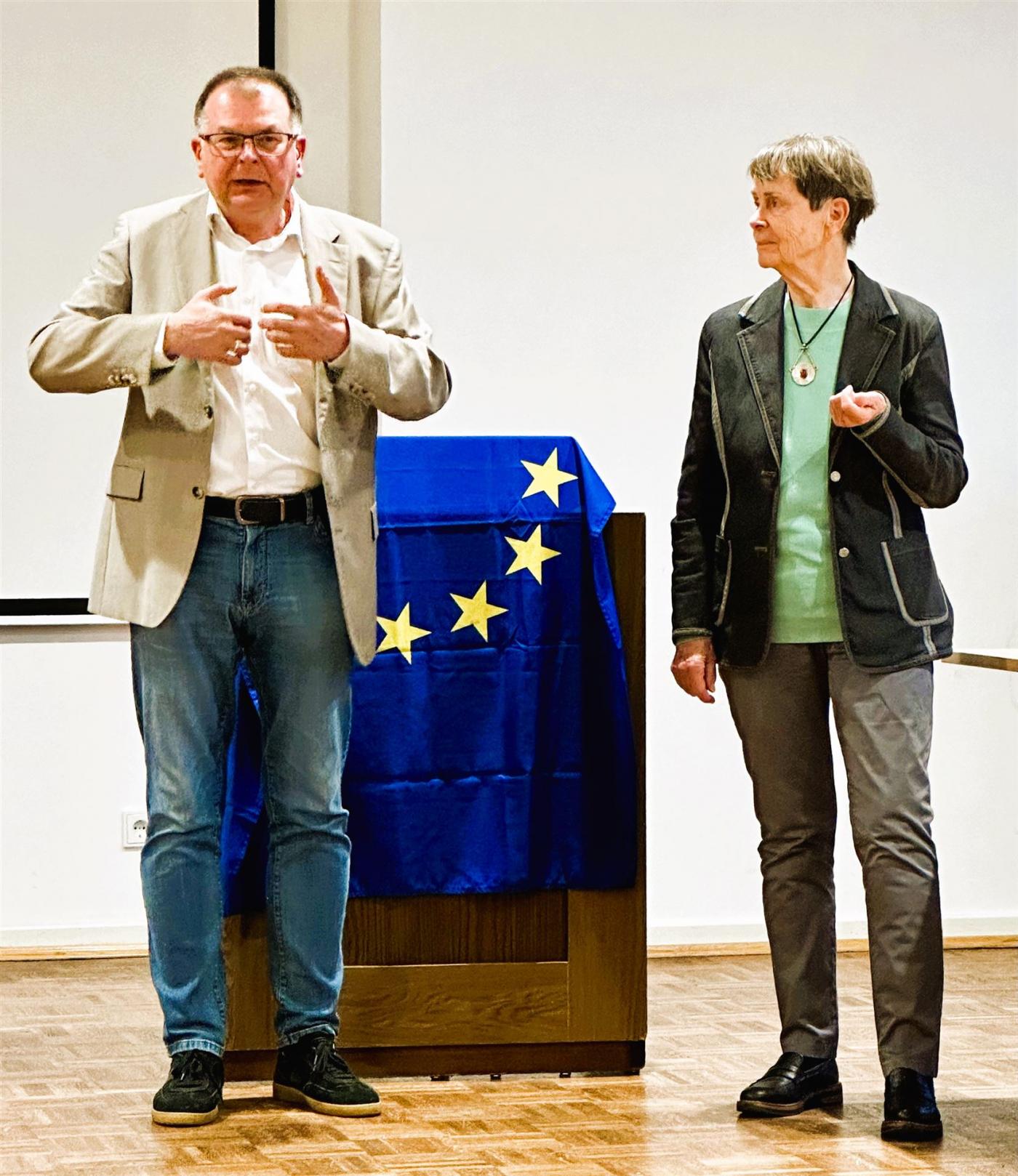 Dr. Kaluza vom Deutschen Polen-Institut und Hildegard Klär von der Europa Union